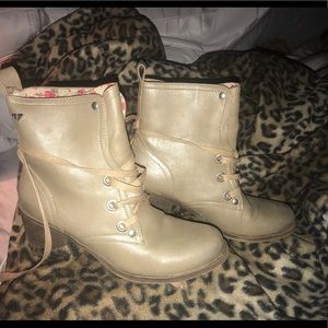 Vintage style boots